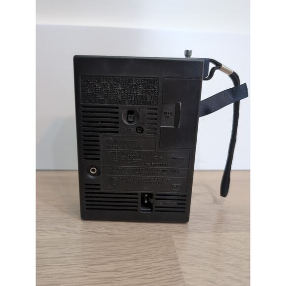 Vintage Sanyo RP 5115 FM/AM 2 Band Receiver AC Battery Radio Solid State Working - Picture 6 of 11